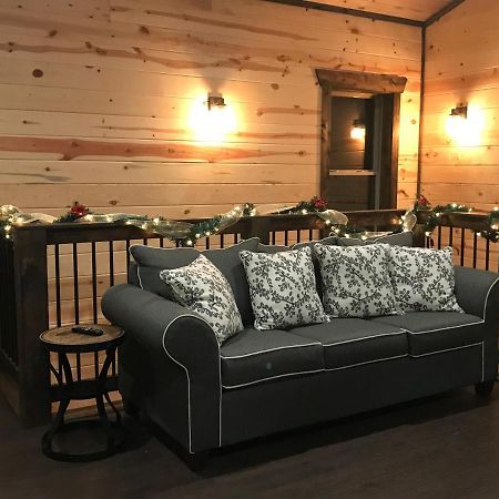 Chalet Village- Amazing Mountain Views - Piney Butt Place جاتلينبرج المظهر الخارجي الصورة