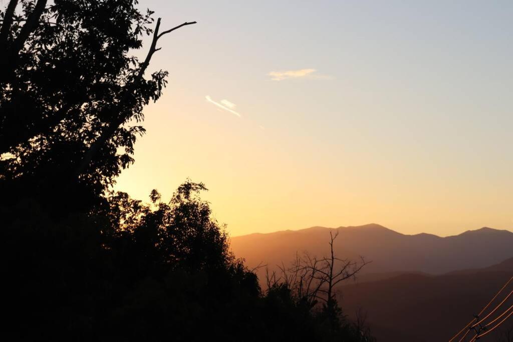 Chalet Village- Amazing Mountain Views - Piney Butt Place جاتلينبرج المظهر الخارجي الصورة