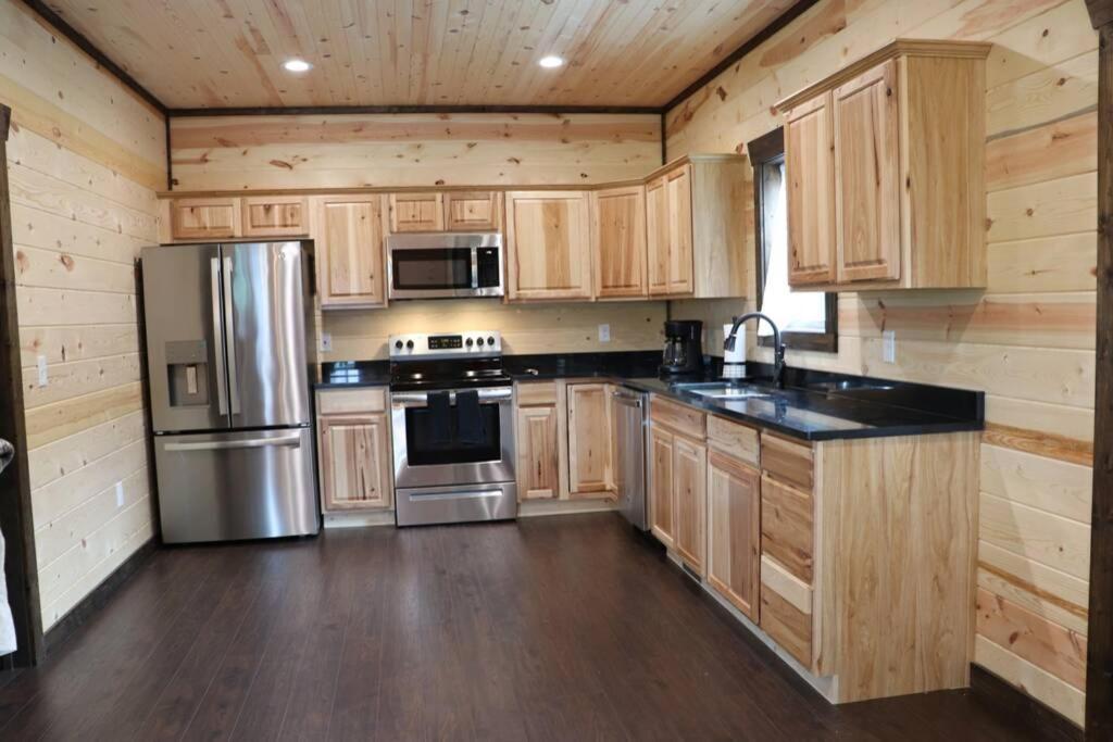 Chalet Village- Amazing Mountain Views - Piney Butt Place جاتلينبرج المظهر الخارجي الصورة
