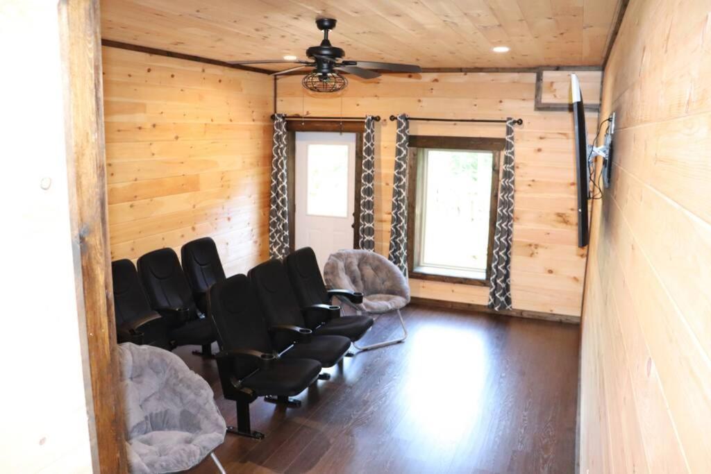 Chalet Village- Amazing Mountain Views - Piney Butt Place جاتلينبرج المظهر الخارجي الصورة