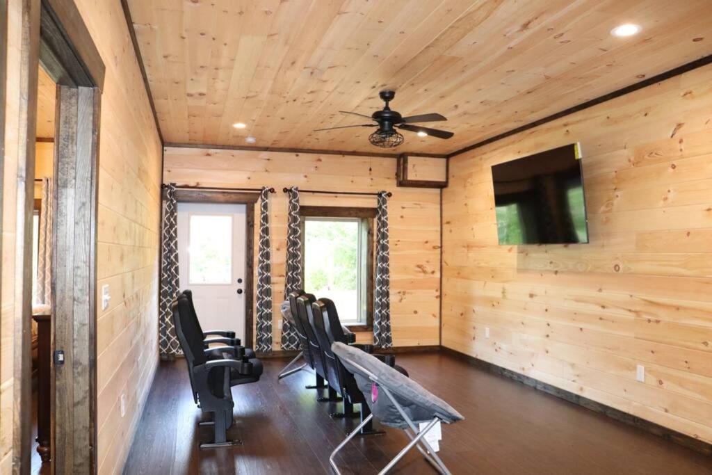 Chalet Village- Amazing Mountain Views - Piney Butt Place جاتلينبرج المظهر الخارجي الصورة
