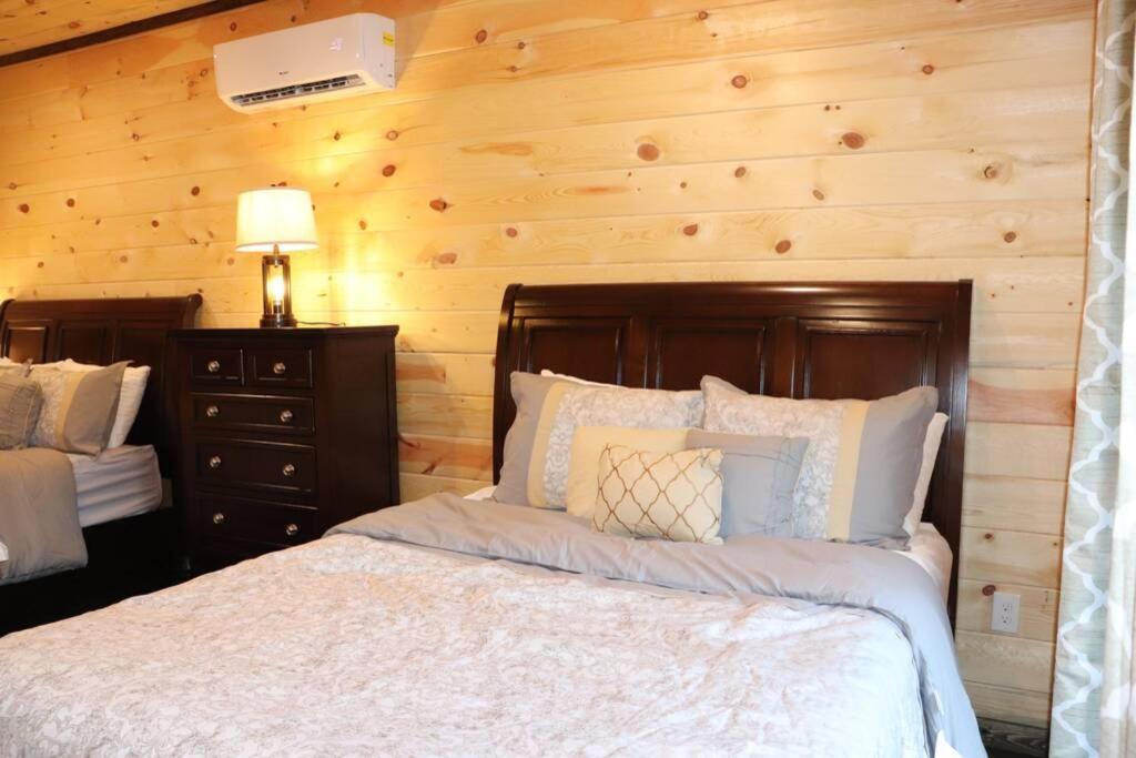 Chalet Village- Amazing Mountain Views - Piney Butt Place جاتلينبرج المظهر الخارجي الصورة