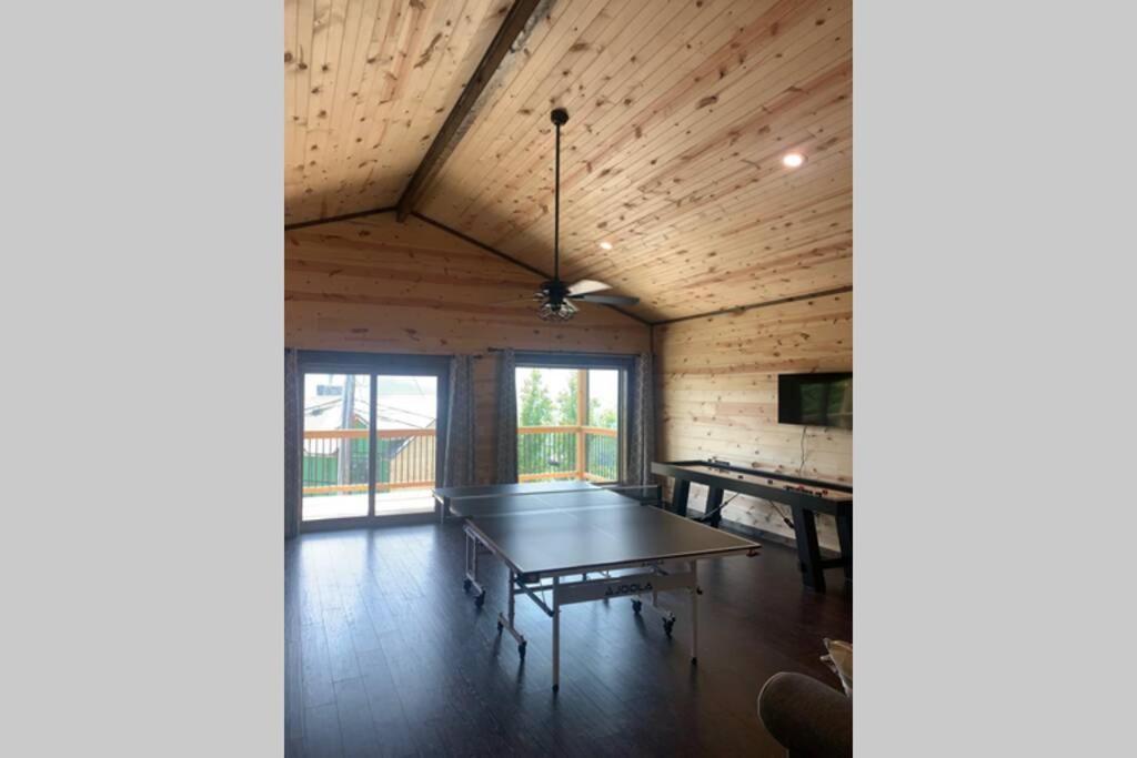 Chalet Village- Amazing Mountain Views - Piney Butt Place جاتلينبرج المظهر الخارجي الصورة