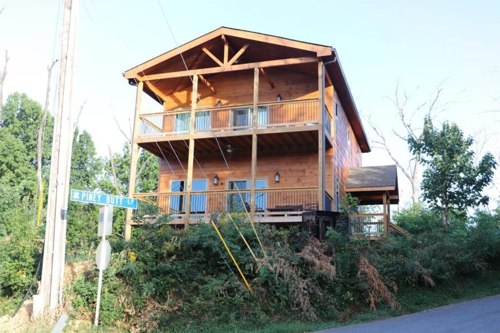 Chalet Village- Amazing Mountain Views - Piney Butt Place جاتلينبرج المظهر الخارجي الصورة