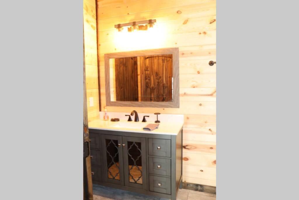 Chalet Village- Amazing Mountain Views - Piney Butt Place جاتلينبرج المظهر الخارجي الصورة