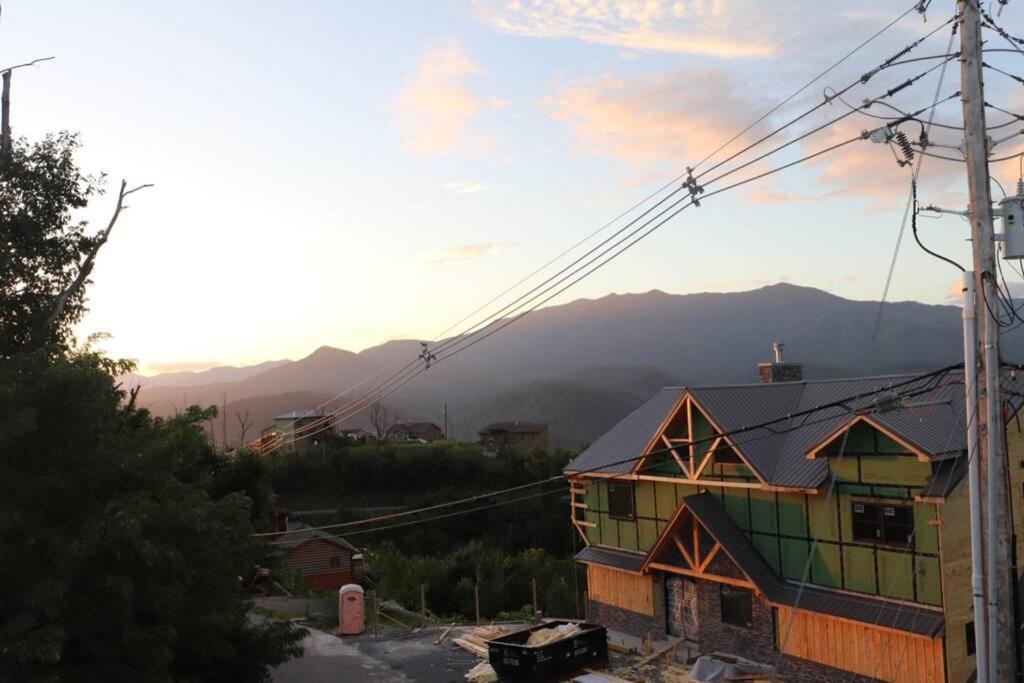 Chalet Village- Amazing Mountain Views - Piney Butt Place جاتلينبرج المظهر الخارجي الصورة
