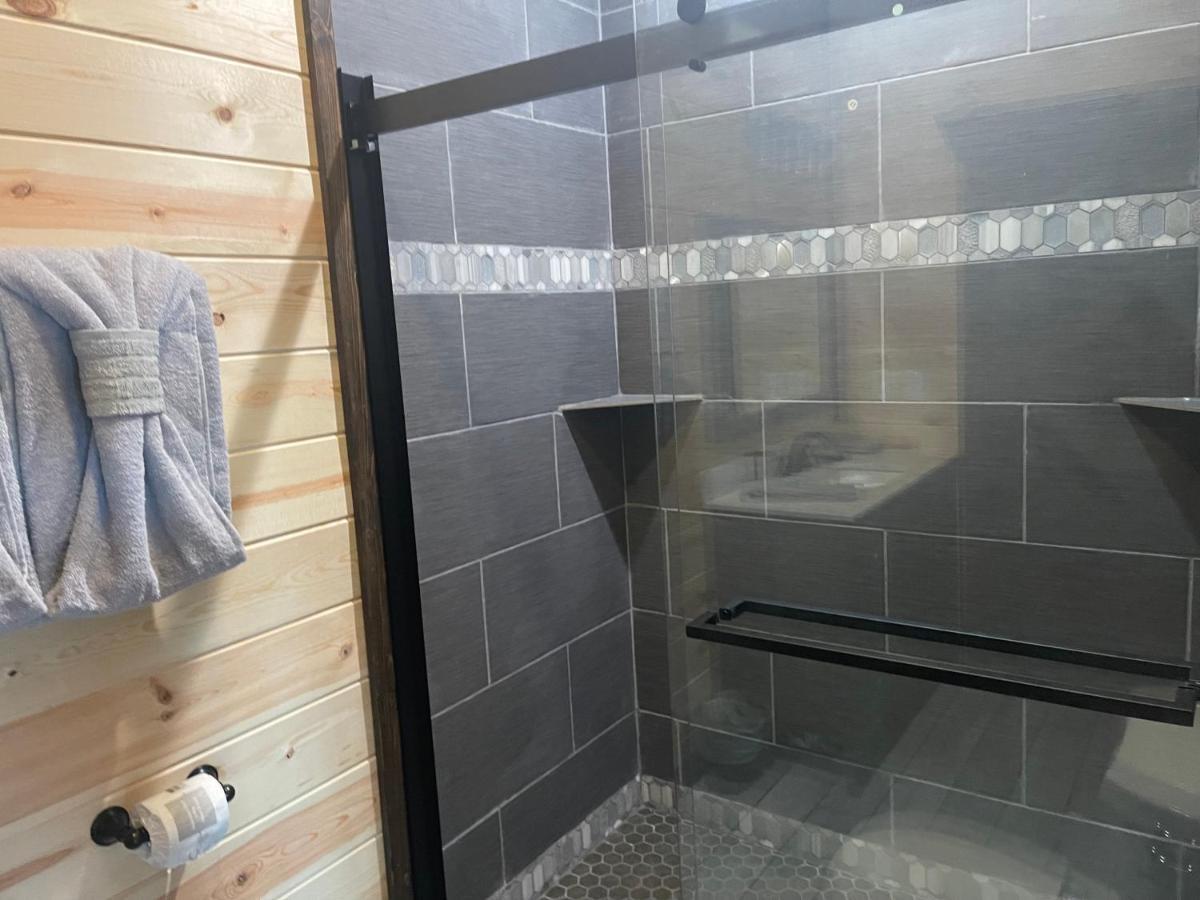 Chalet Village- Amazing Mountain Views - Piney Butt Place جاتلينبرج المظهر الخارجي الصورة