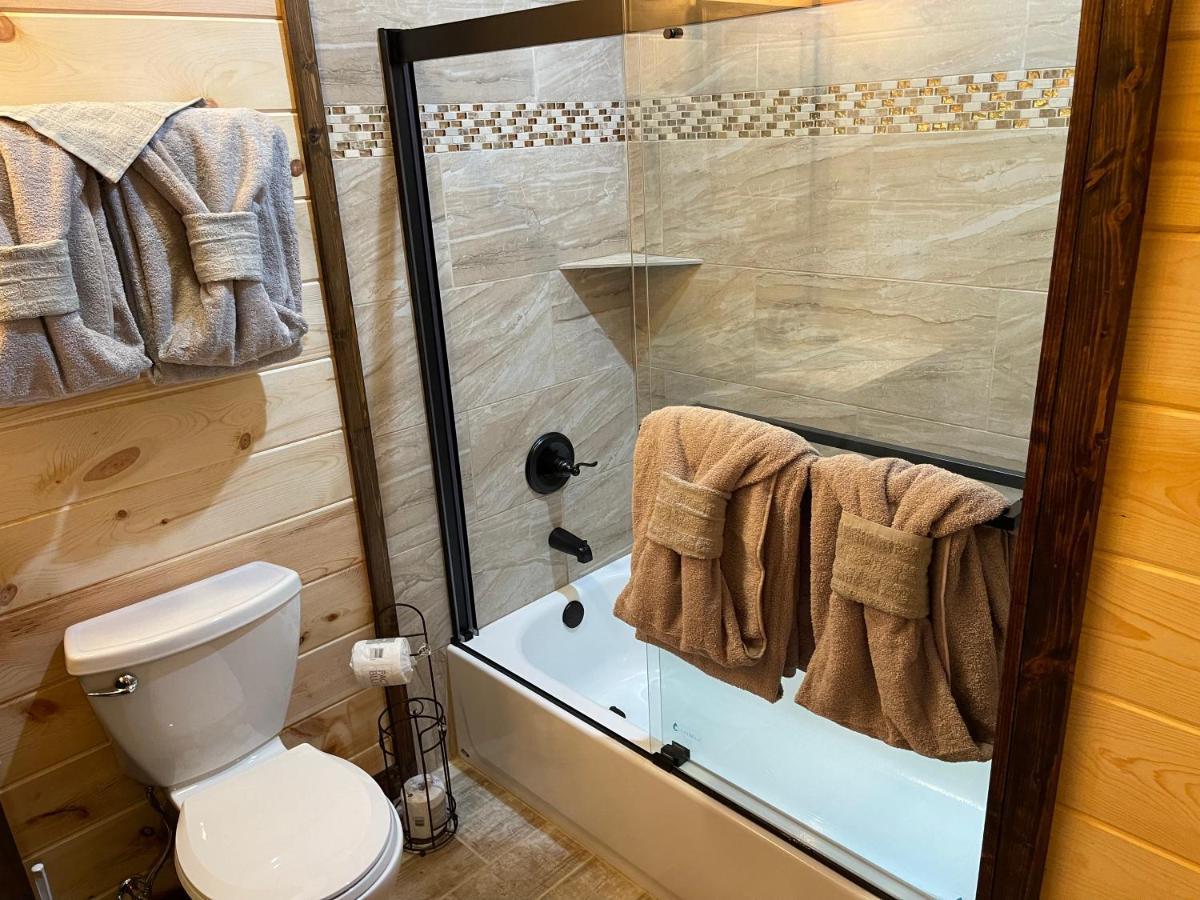 Chalet Village- Amazing Mountain Views - Piney Butt Place جاتلينبرج المظهر الخارجي الصورة