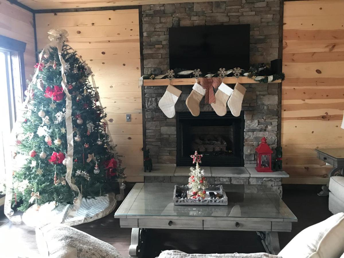 Chalet Village- Amazing Mountain Views - Piney Butt Place جاتلينبرج المظهر الخارجي الصورة